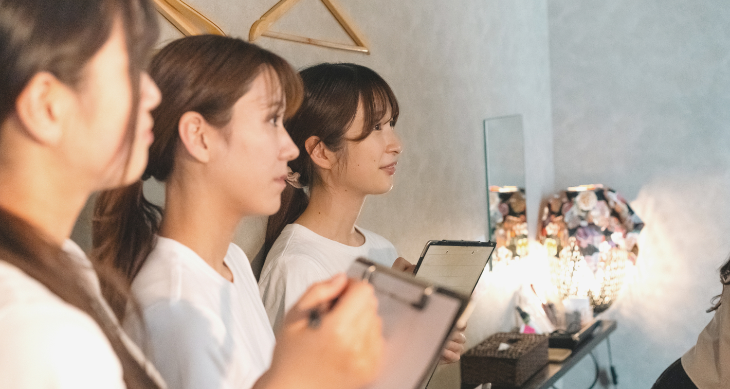 従業員が研修を受けている様子